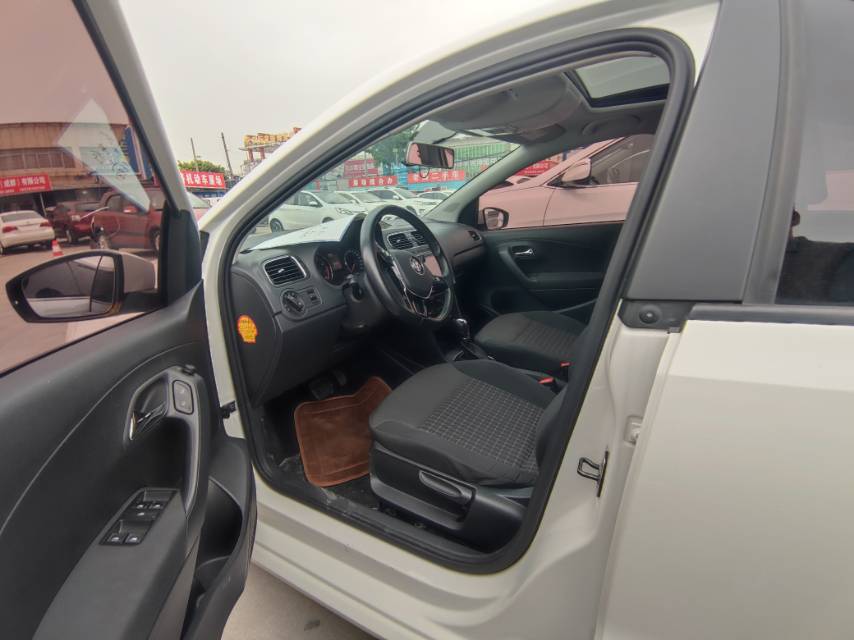 Volkswagen Polo 2018 car image #5