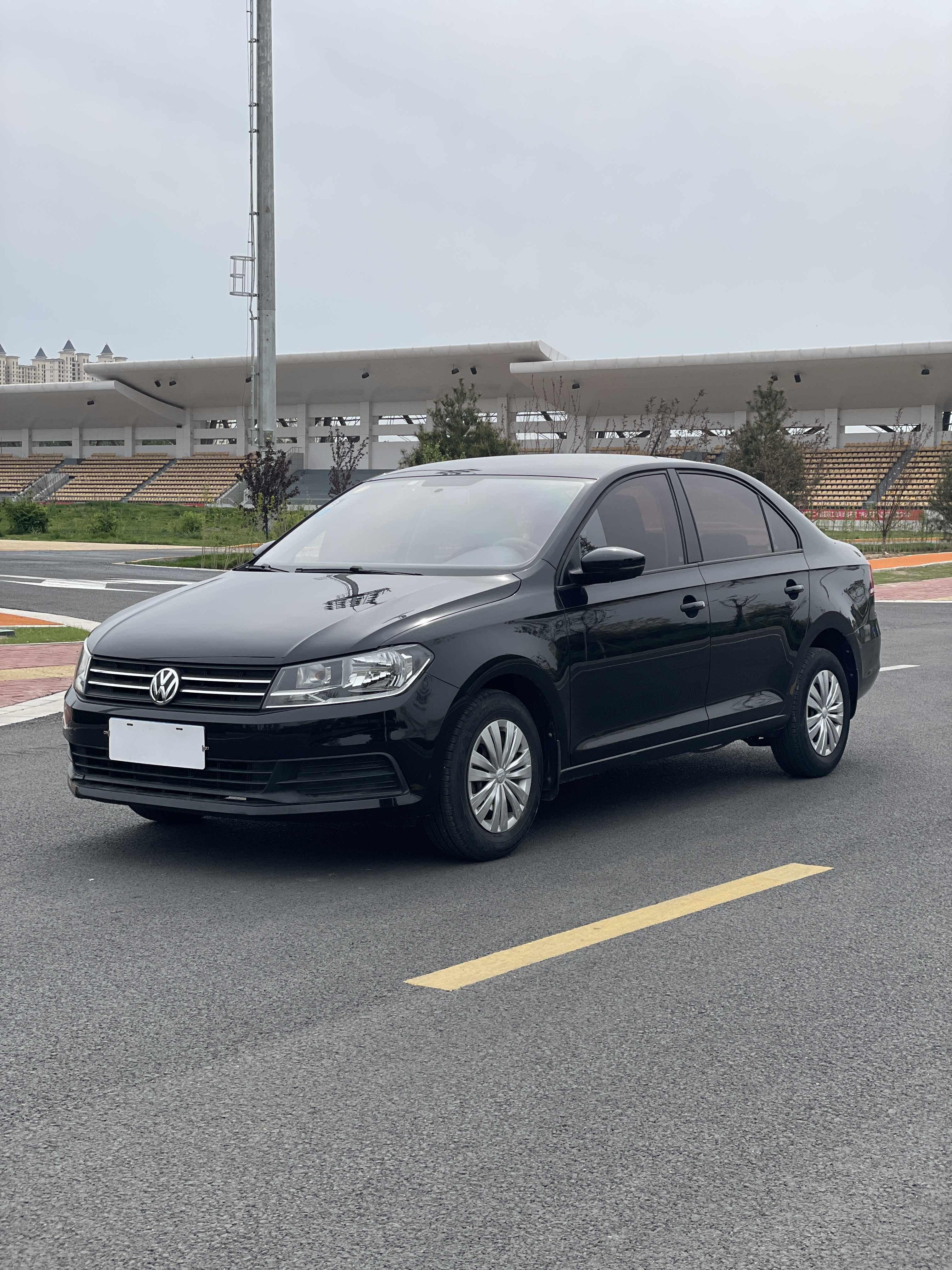 Volkswagen Santana 2017 car image #2