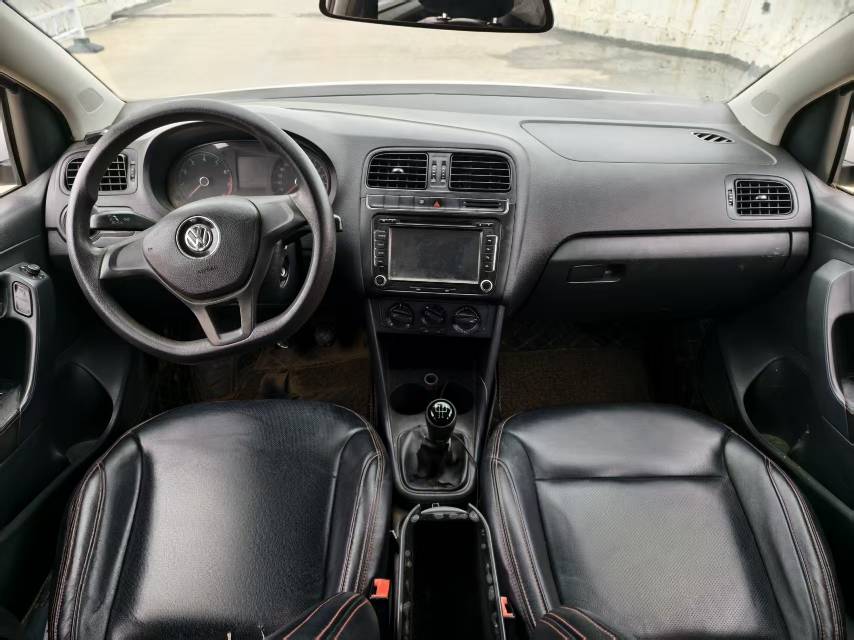 Volkswagen Polo 2015 car image #10