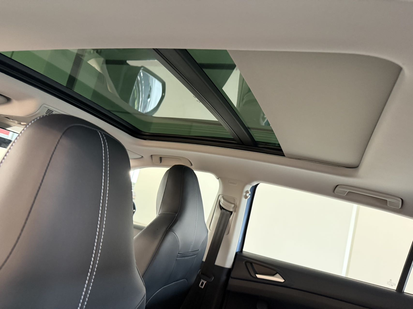 Volkswagen Tharu 2024 car image #9