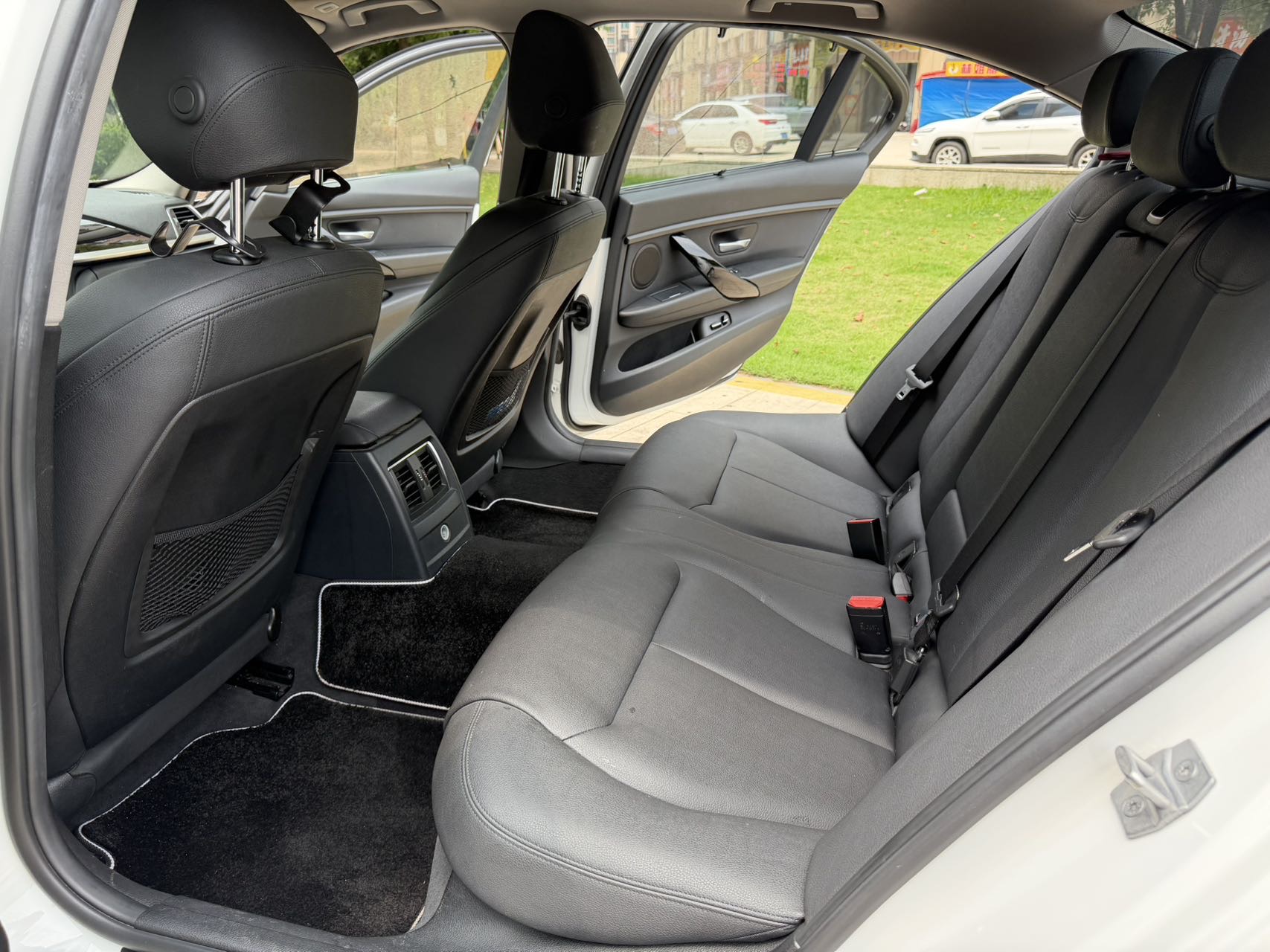 BMW 3 Series 2018 car image #8