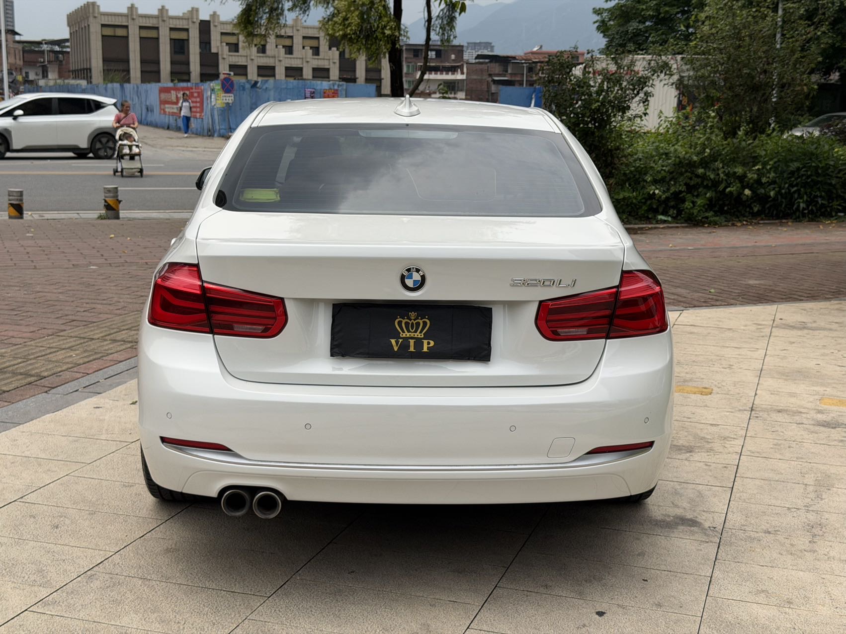 BMW 3 Series 2018 car image #10