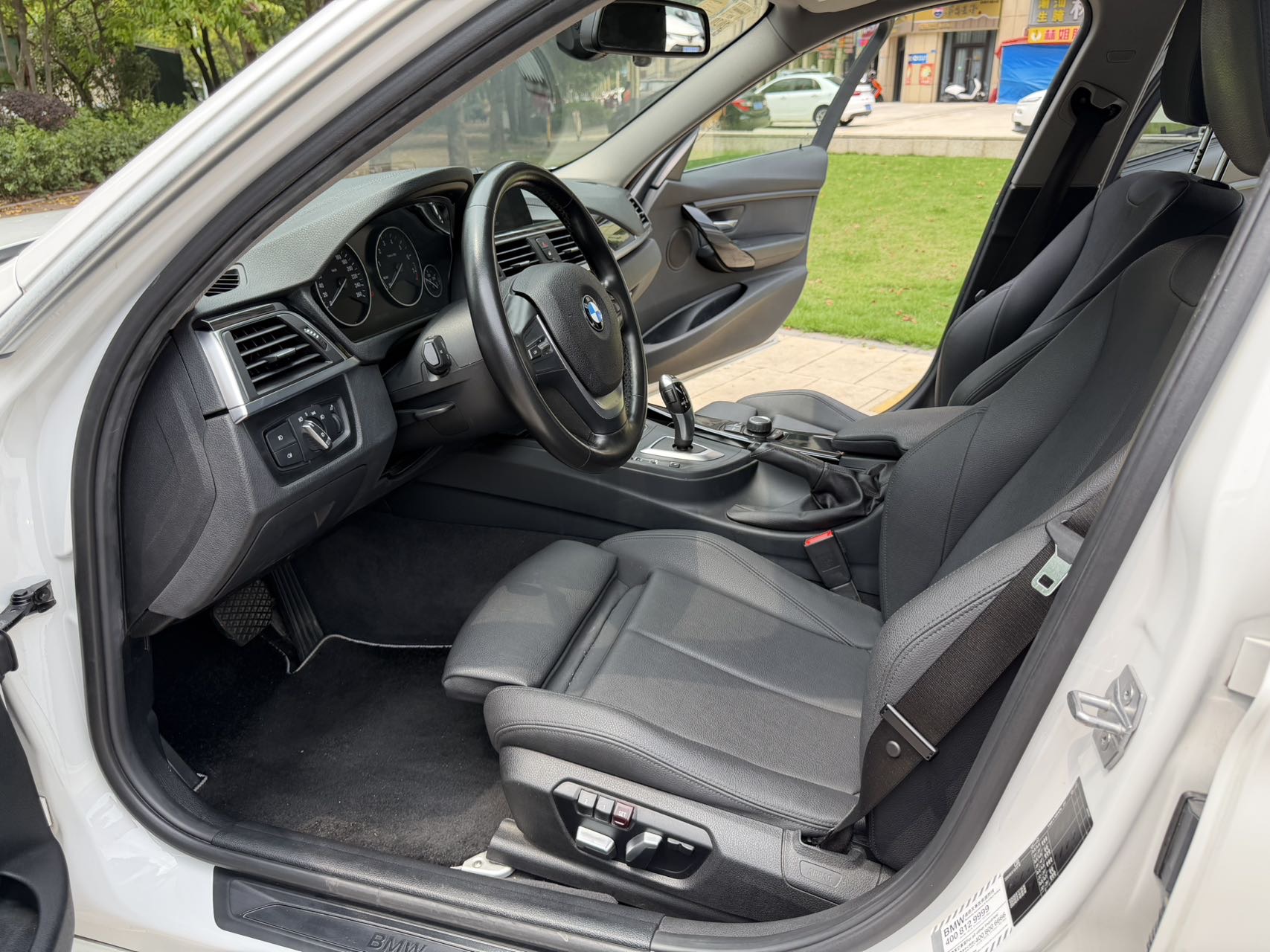 BMW 3 Series 2018 car image #6