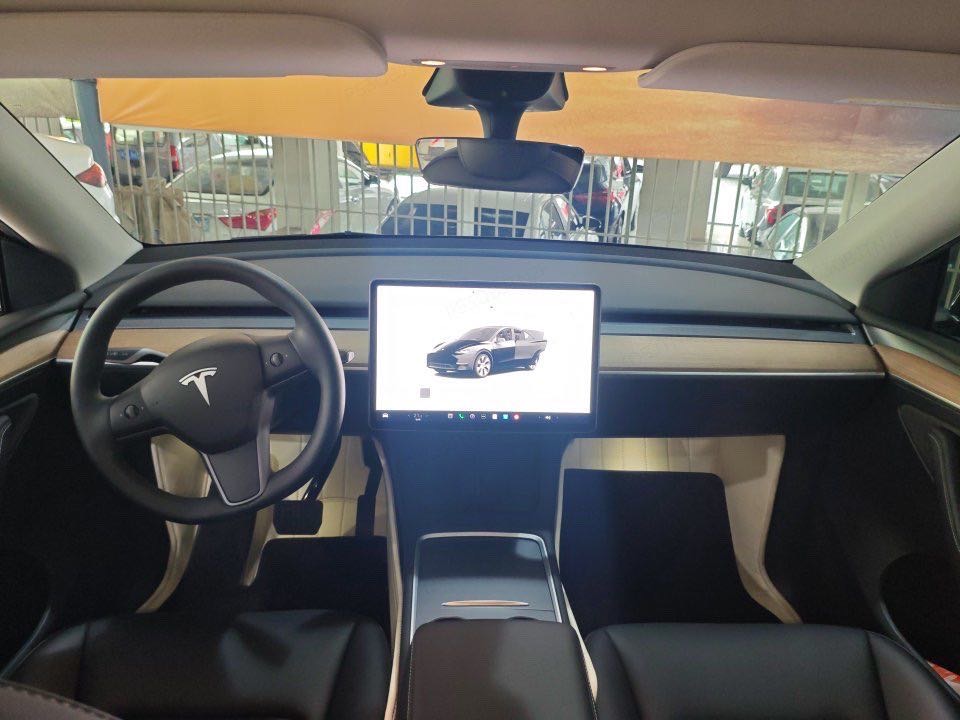 Tesla Model Y 2022 car image #7