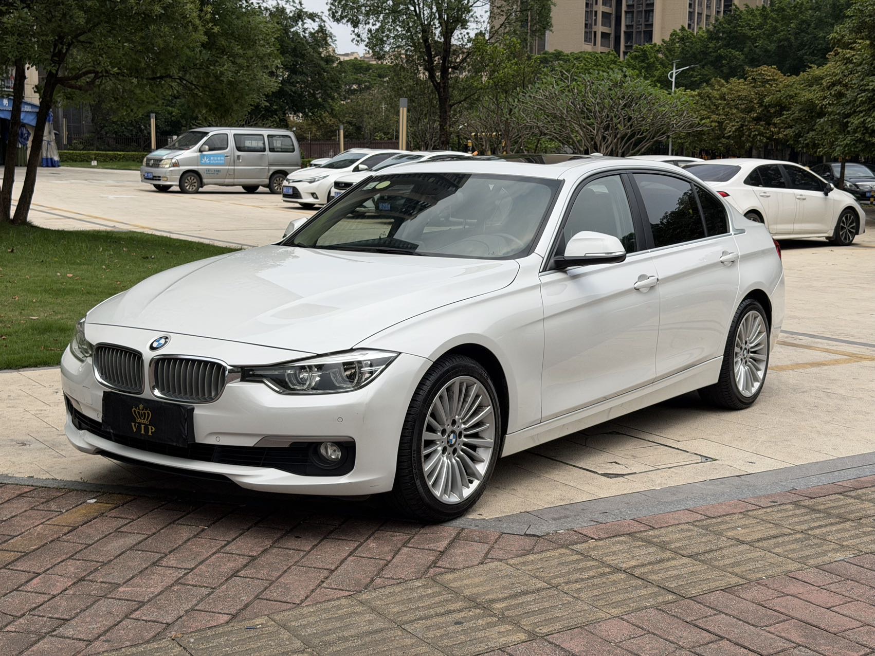 BMW 3 Series 2018 car image #2