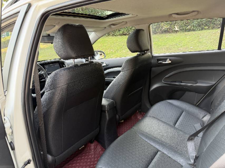 2019 immagine di auto #6