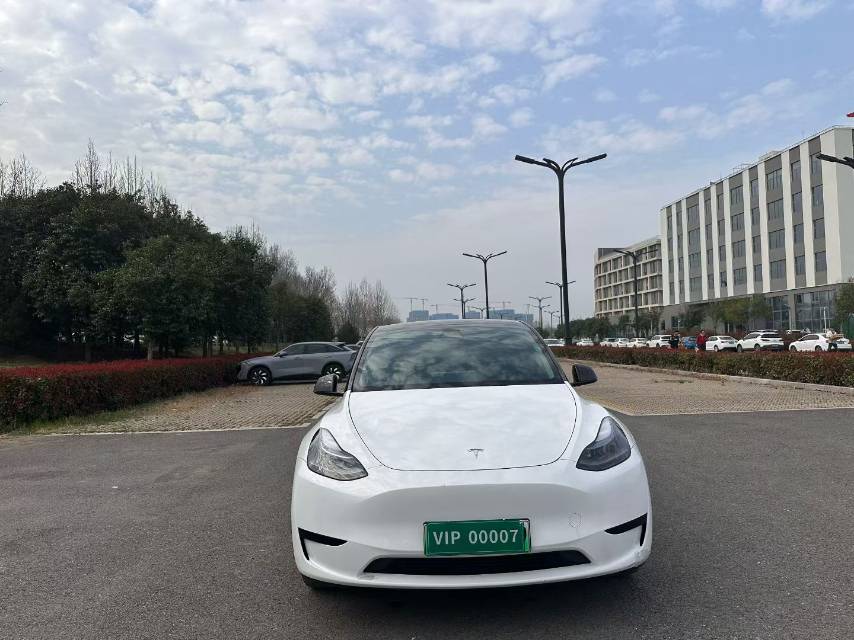 Tesla Model Y 2023 car image #4