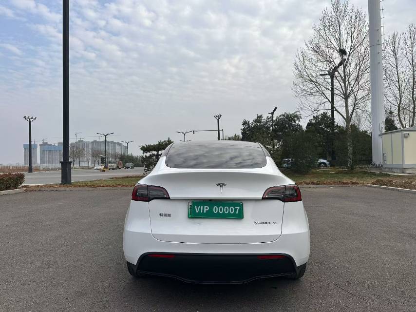 Tesla Model Y 2023 car image #5