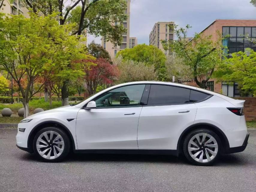 Tesla Model Y 2025 car image #6