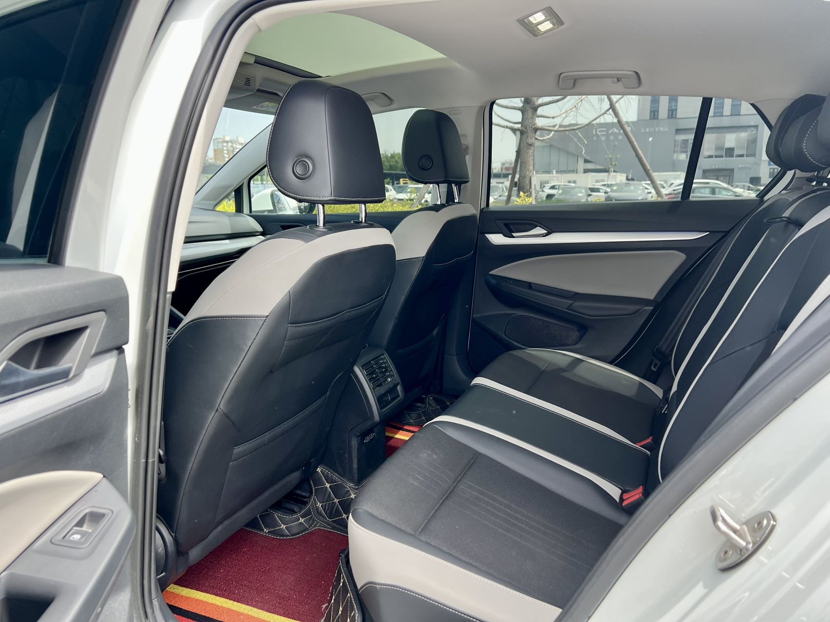 Volkswagen Golf 2021 car image #11