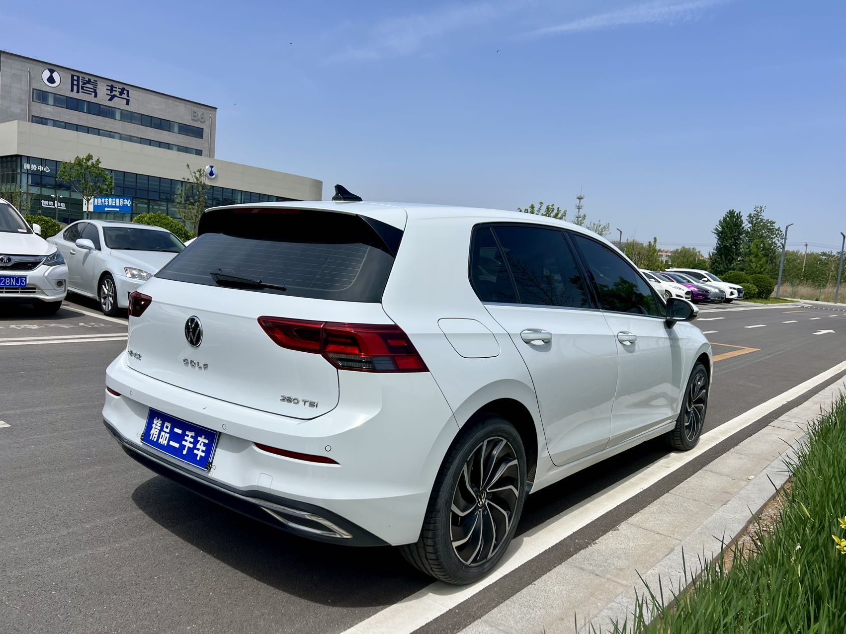 Volkswagen Golf 2021 car image #6