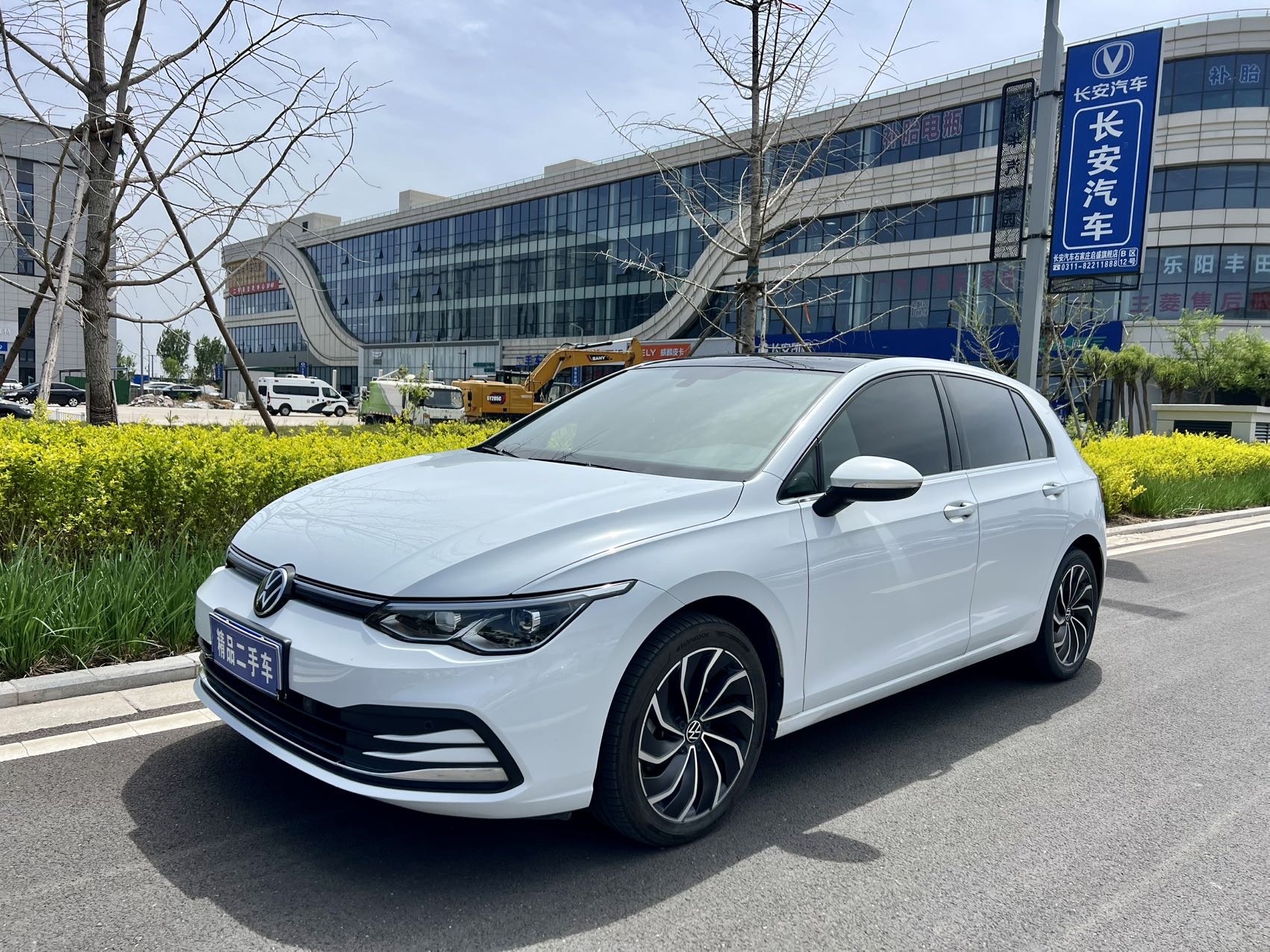 Volkswagen Golf 2021 car image #2
