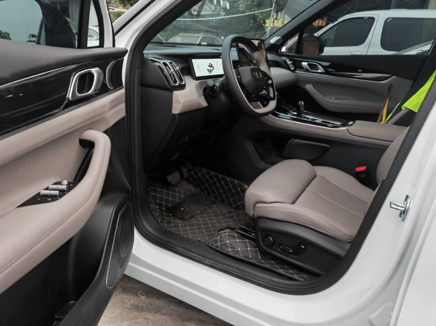 GEELY Boyue L 2026 #7 GEELY Boyue L 2026 car image #7