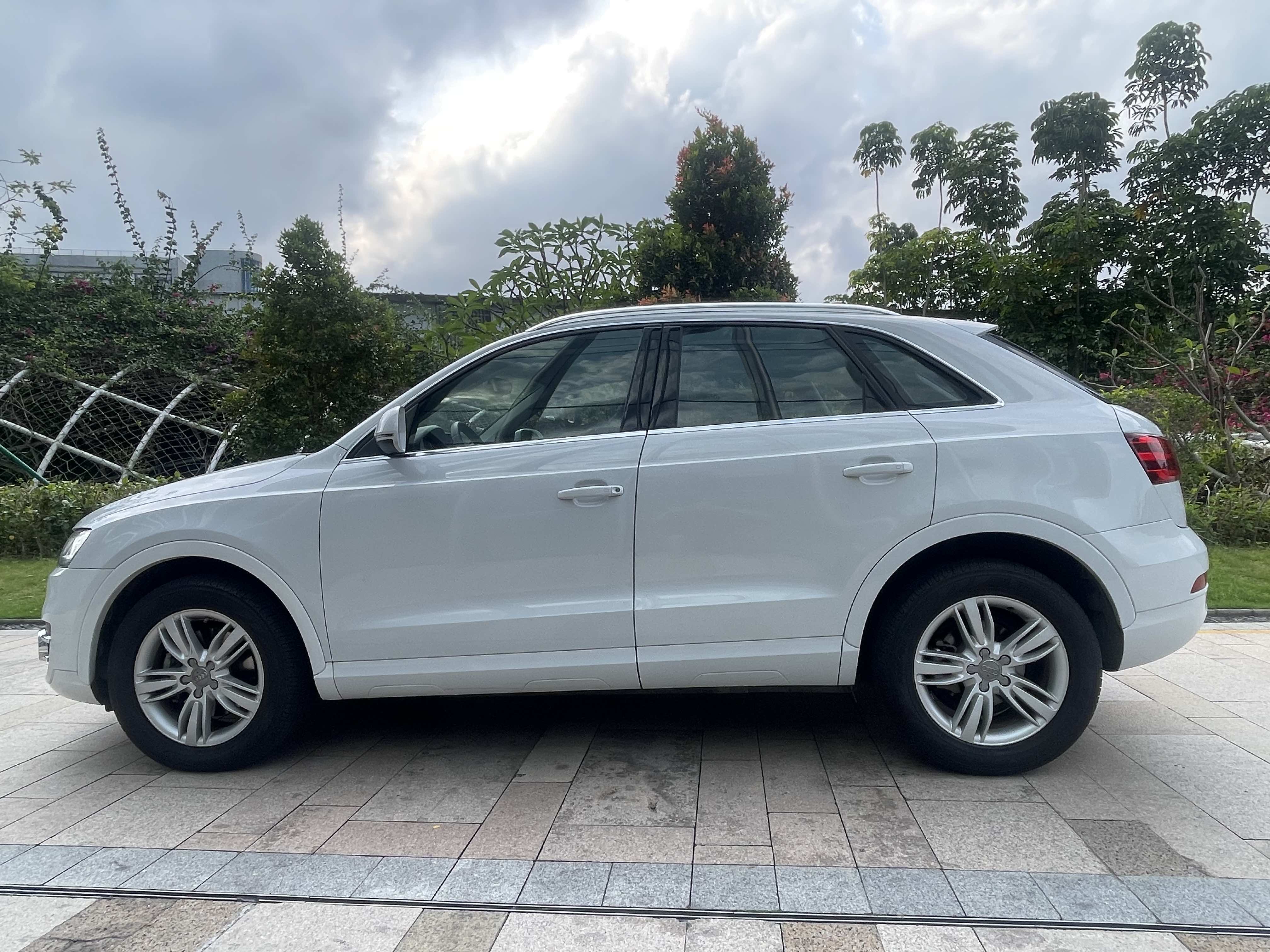 Audi Q3 2013 car image #8