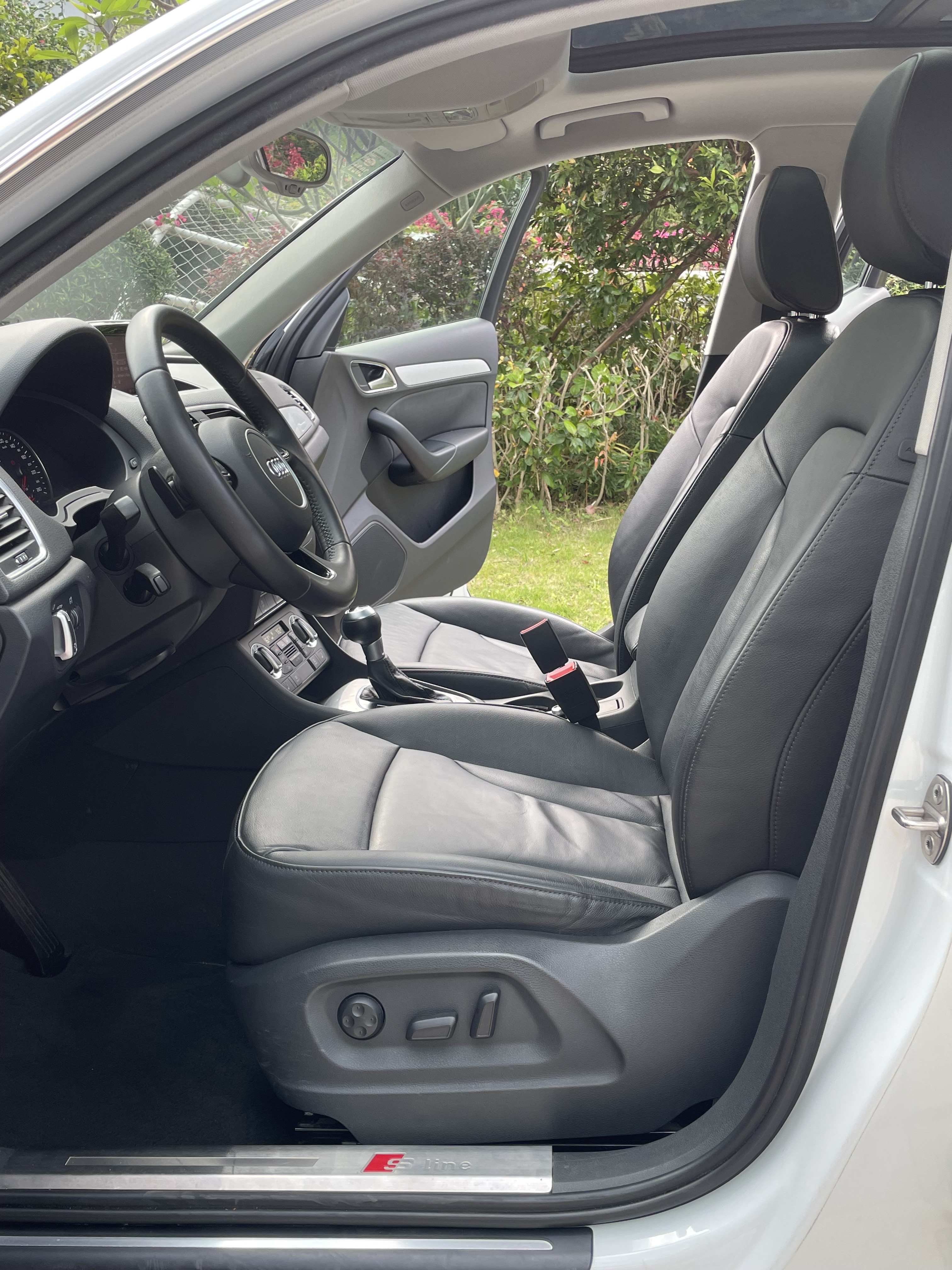 Audi Q3 2013 car image #10