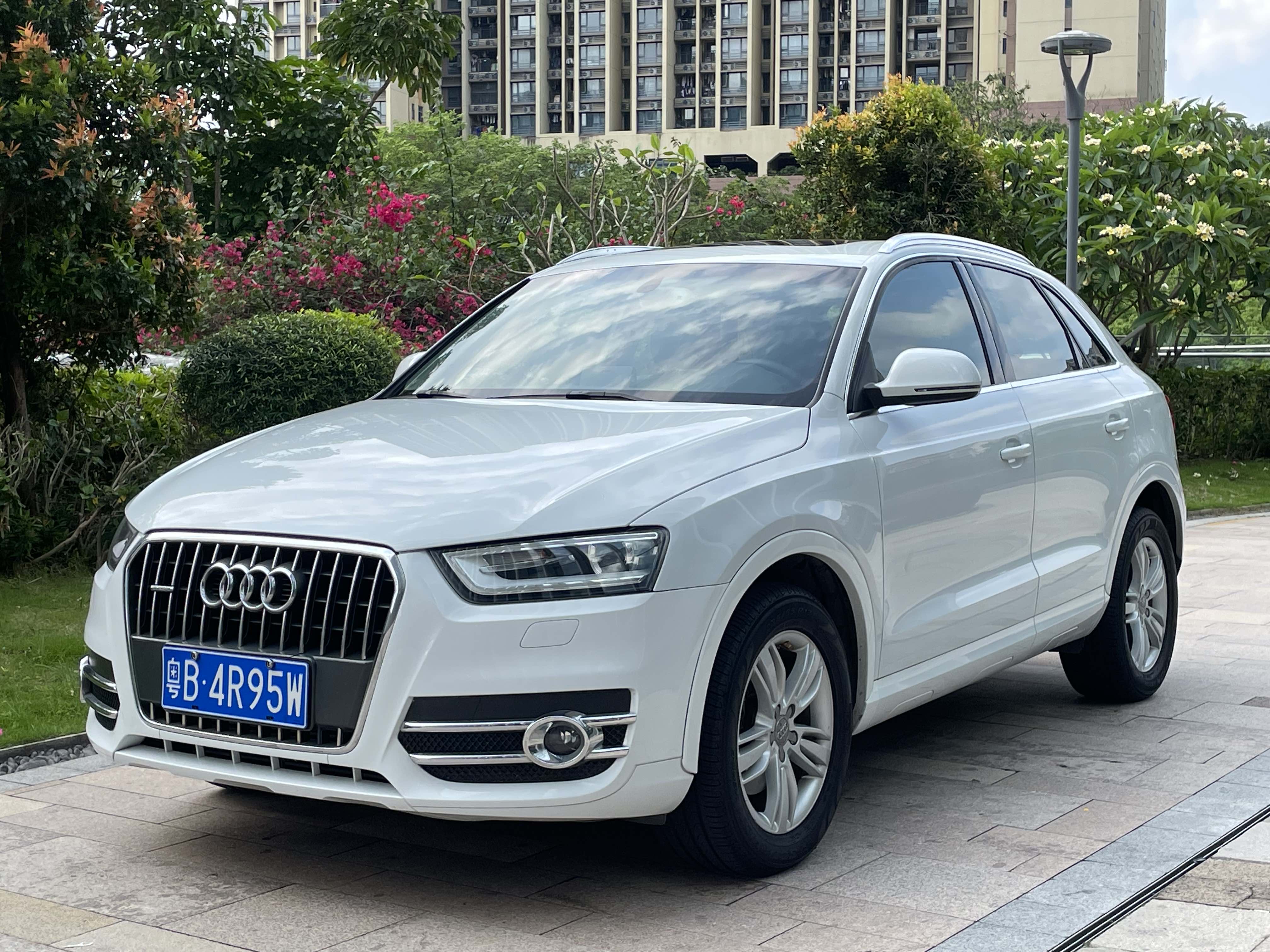 Audi Q3 2013 car image #2