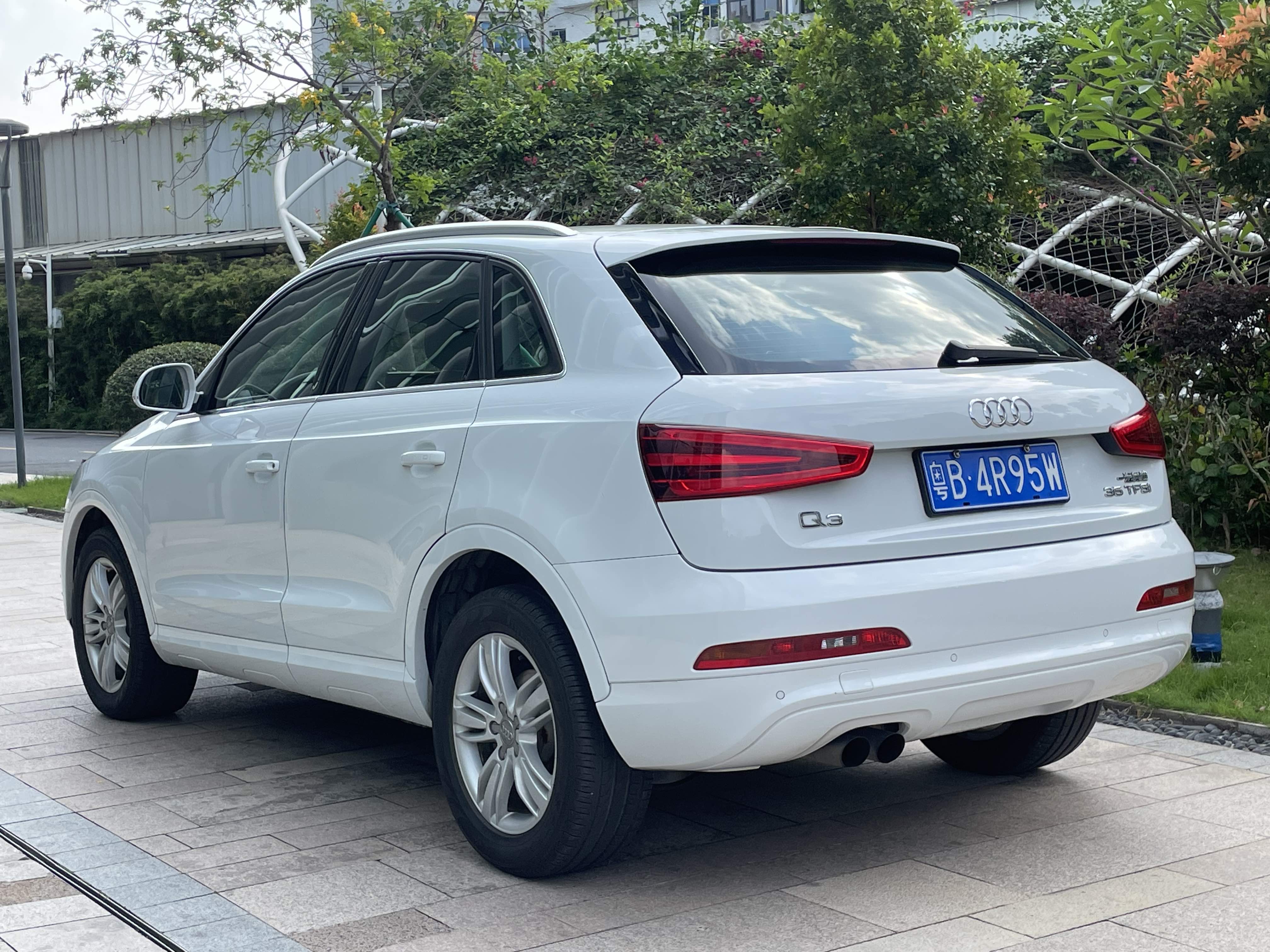 Audi Q3 2013 car image #4