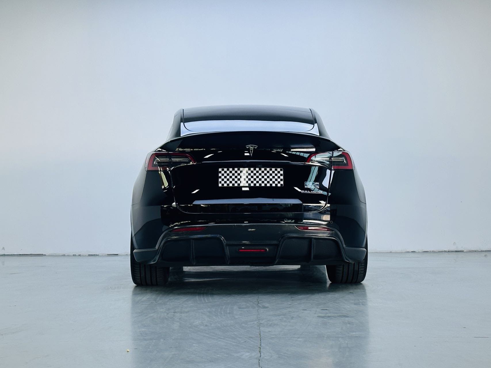 Tesla Model Y 2023 #10 Tesla Model Y 2023 car image #10
