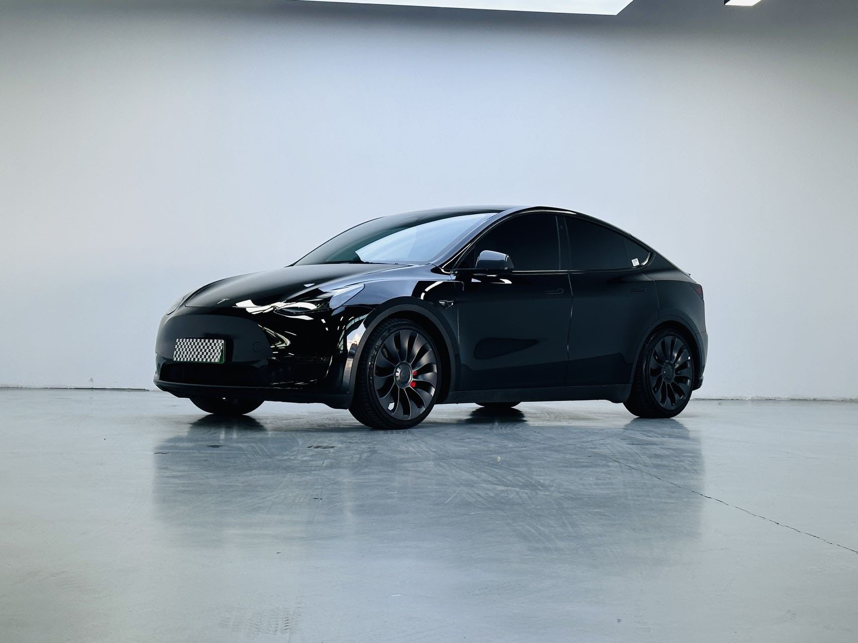 Tesla Model Y 2023 #2 Tesla Model Y 2023 car image #2