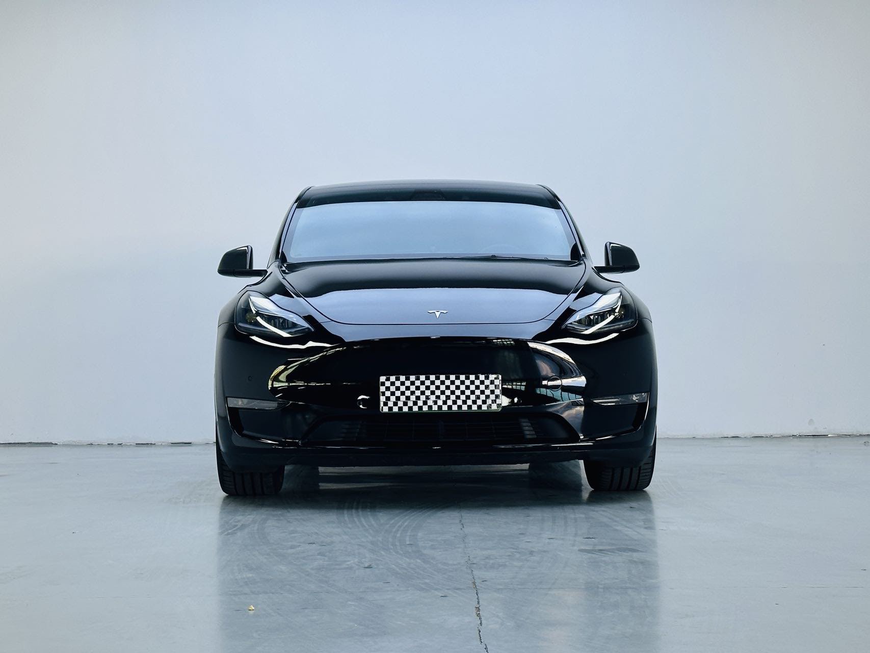Tesla Model Y 2023 #4 Tesla Model Y 2023 car image #4