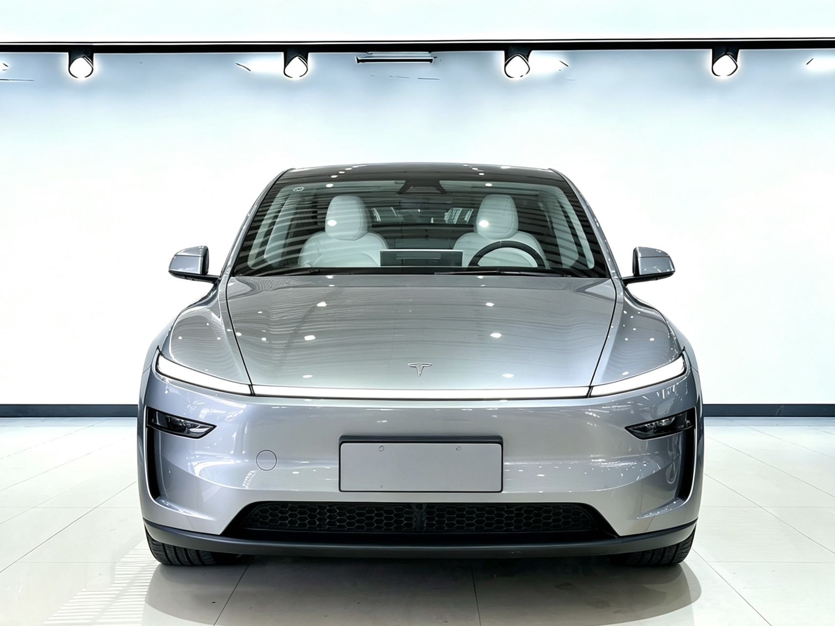 Tesla Model Y 2025 car image #4