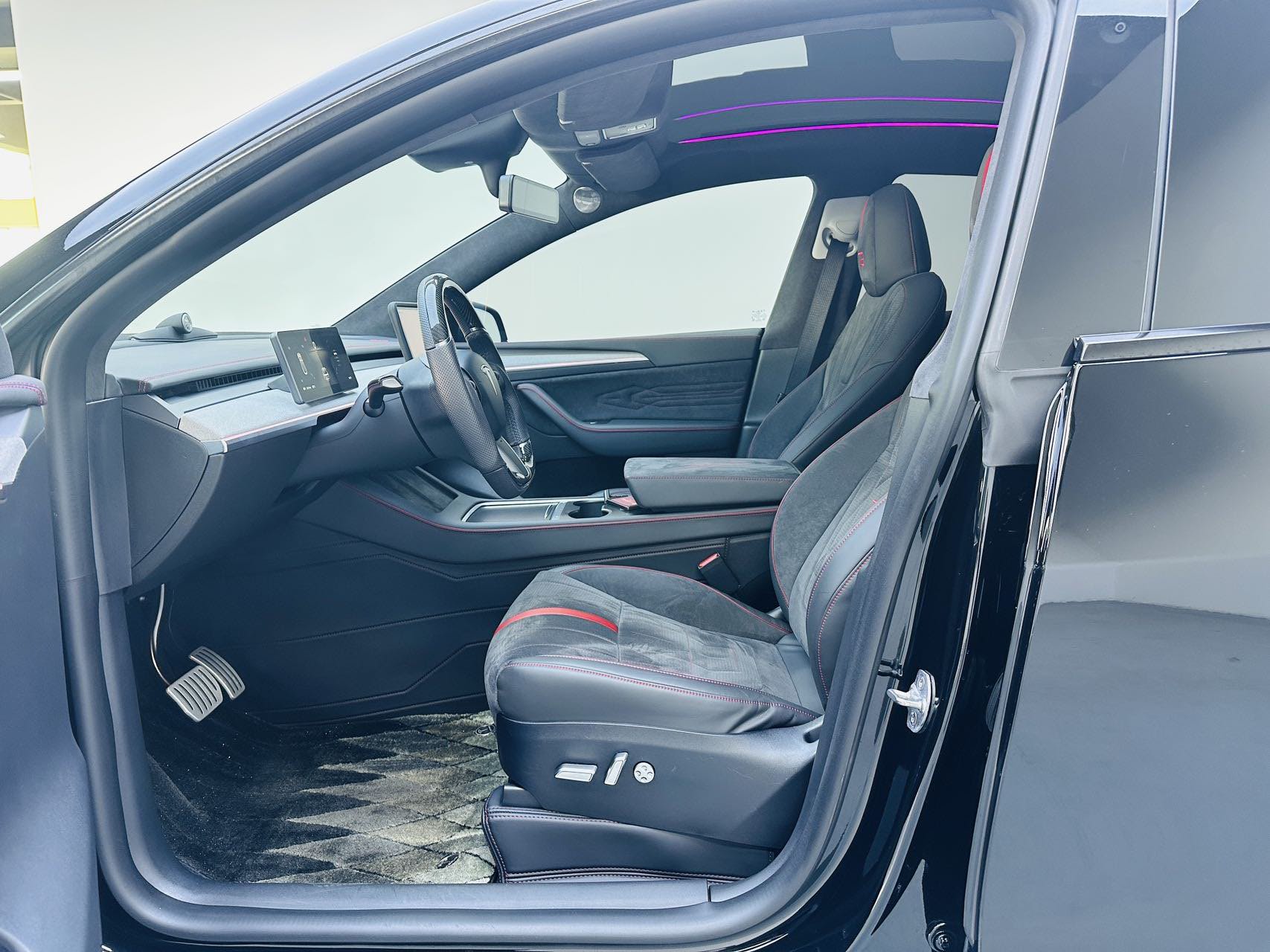 Tesla Model Y 2023 #6 Tesla Model Y 2023 car image #6