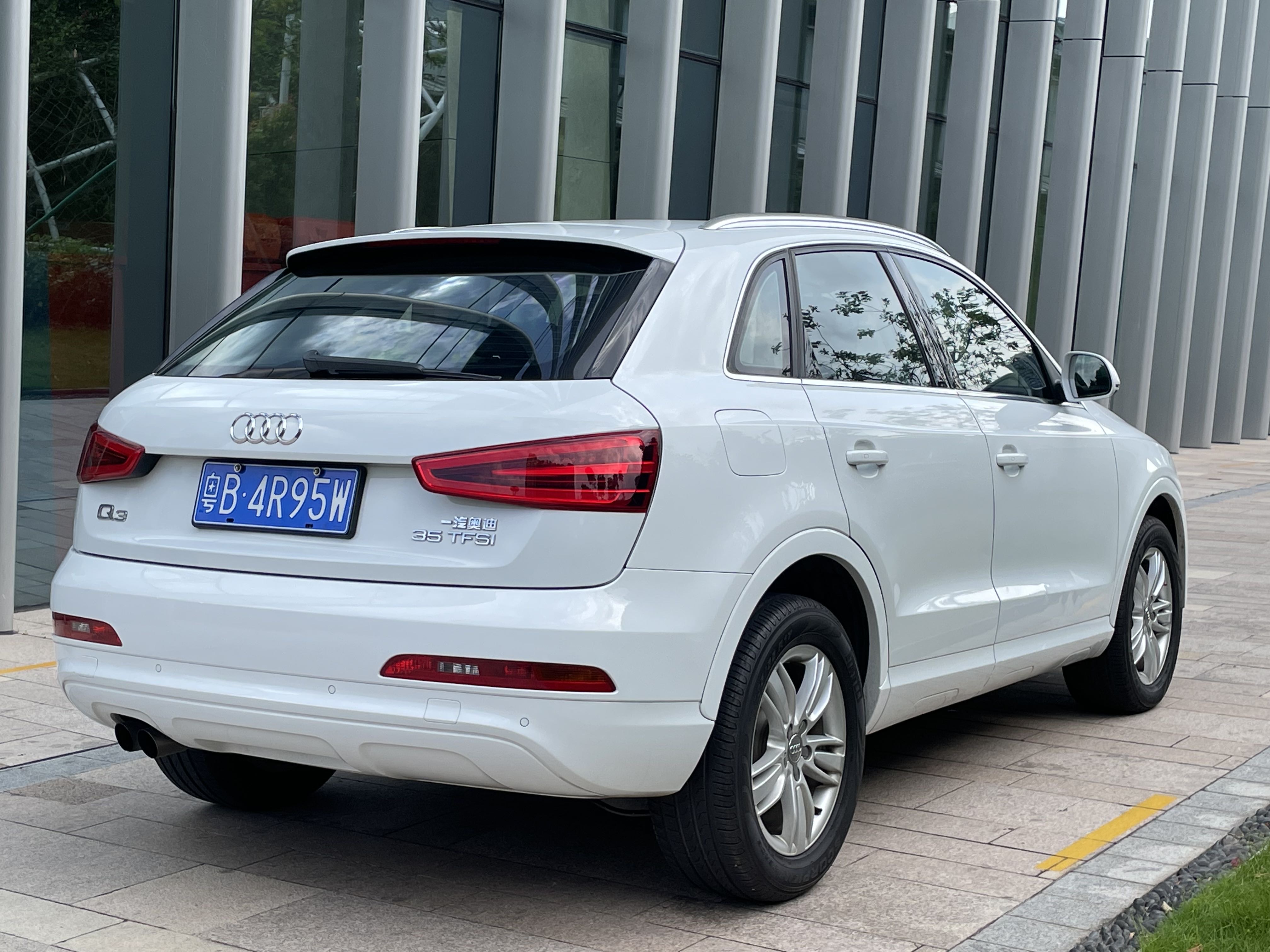 Audi Q3 2013 car image #6