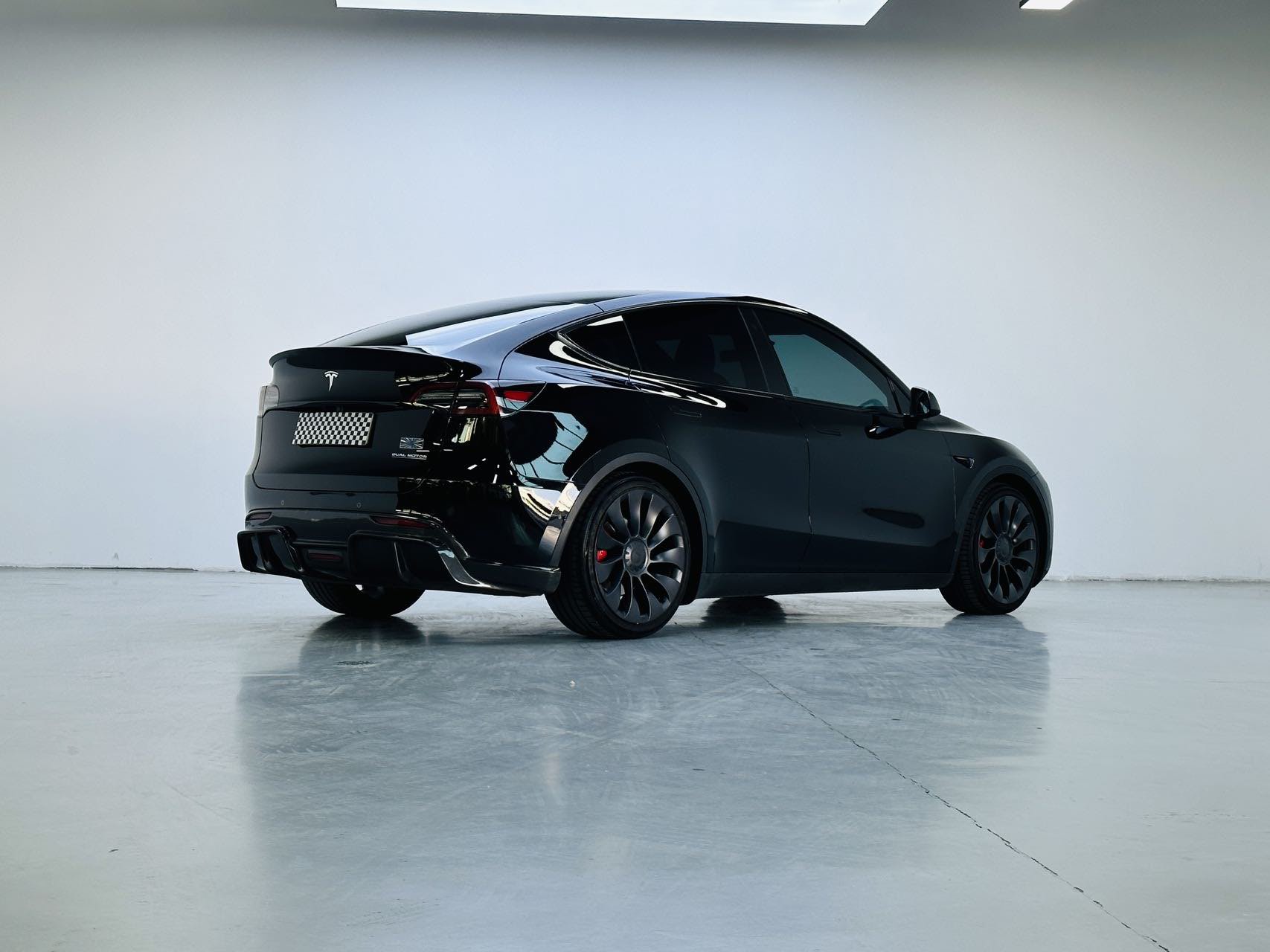 Tesla Model Y 2023 #11 Tesla Model Y 2023 car image #11