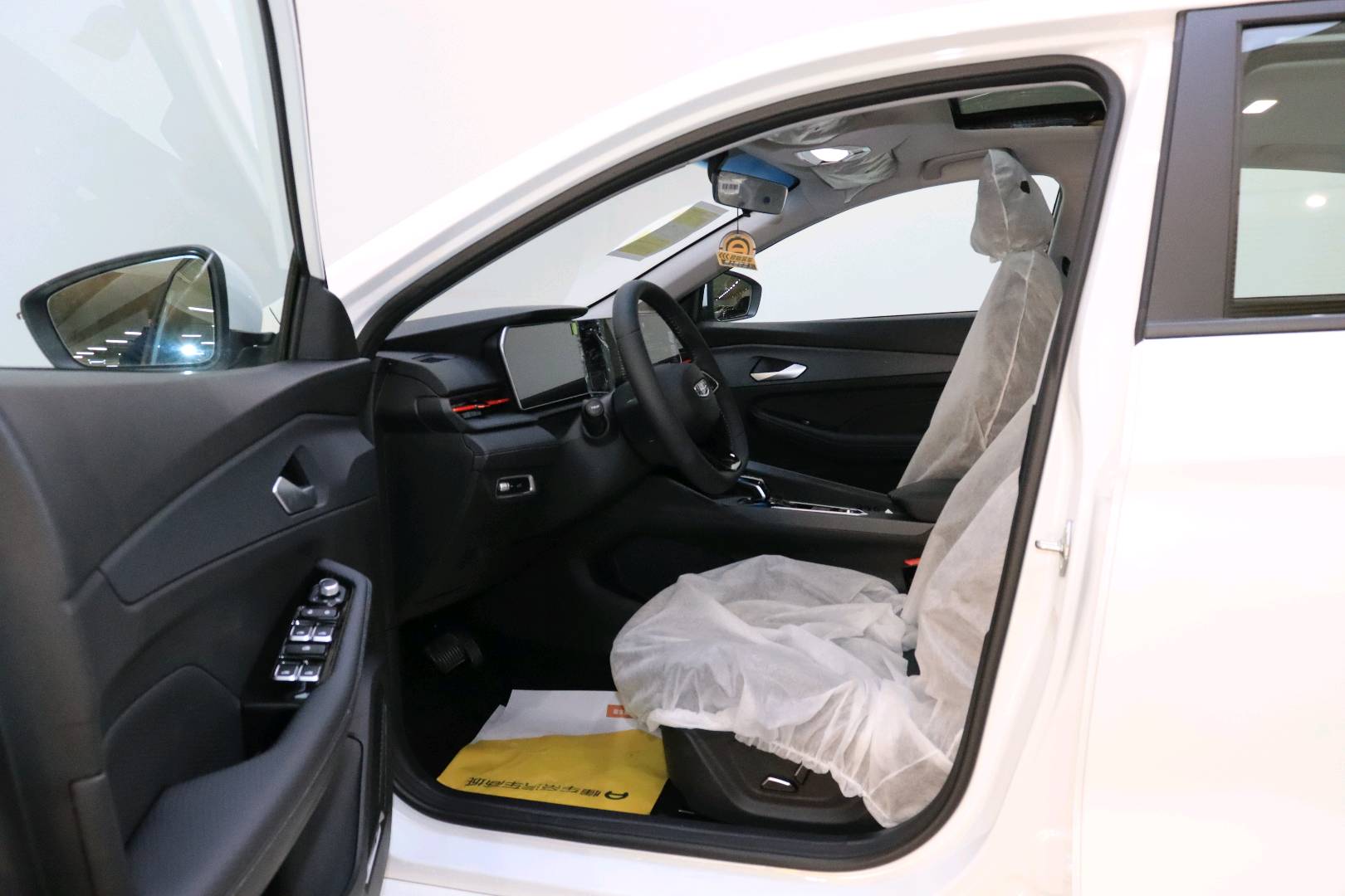 GEELY Binray 2026 car image #6