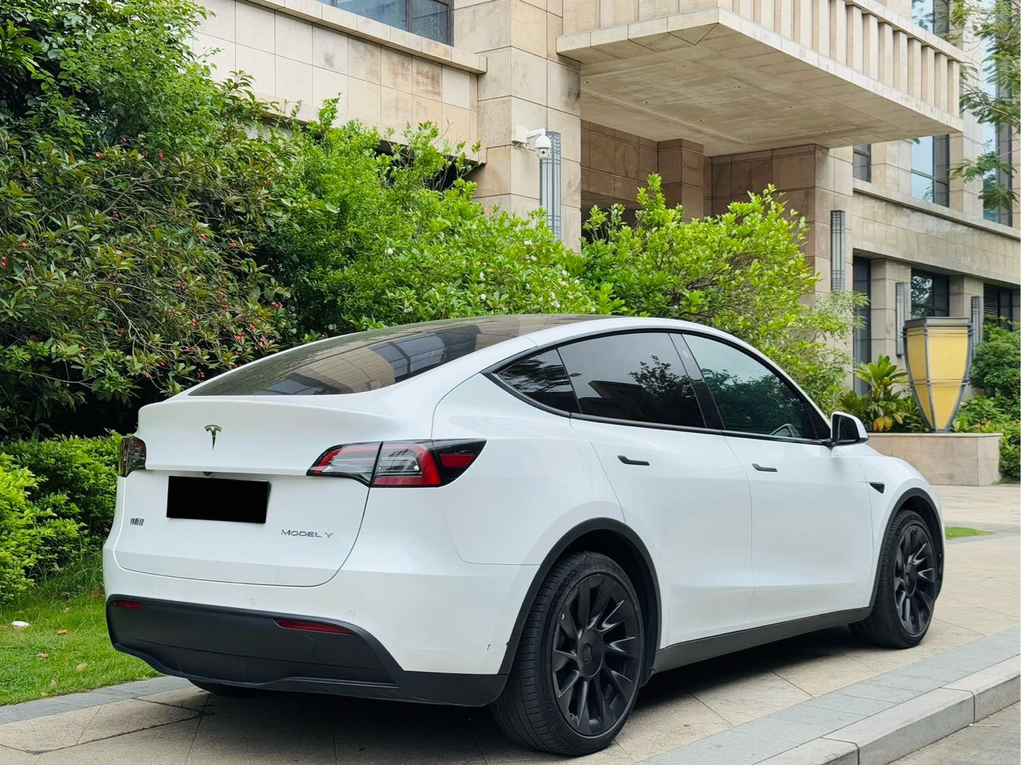 Tesla Model Y 2022 #6 Tesla Model Y 2022 car image #6