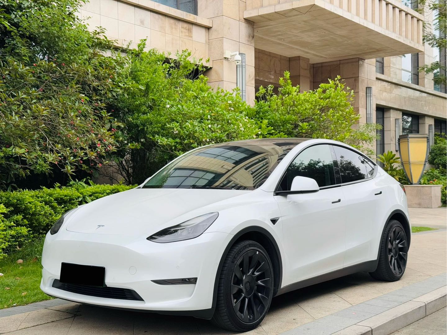 Tesla Model Y 2022 #2 Tesla Model Y 2022 car image #2