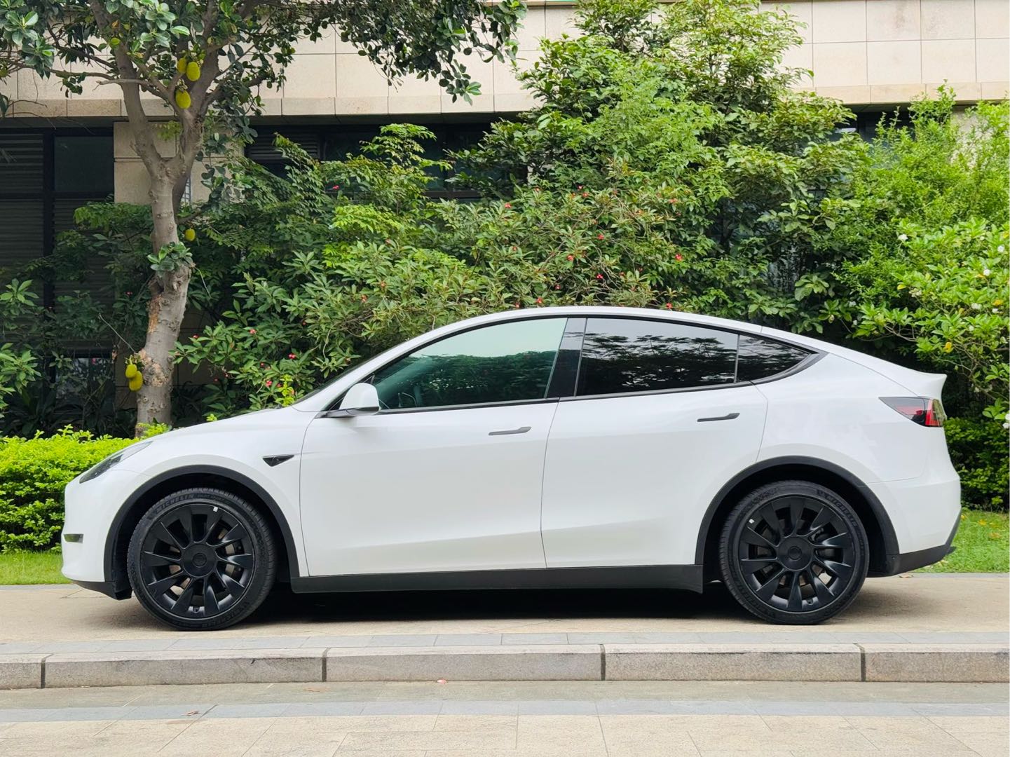 Tesla Model Y 2022 #9 Tesla Model Y 2022 car image #9