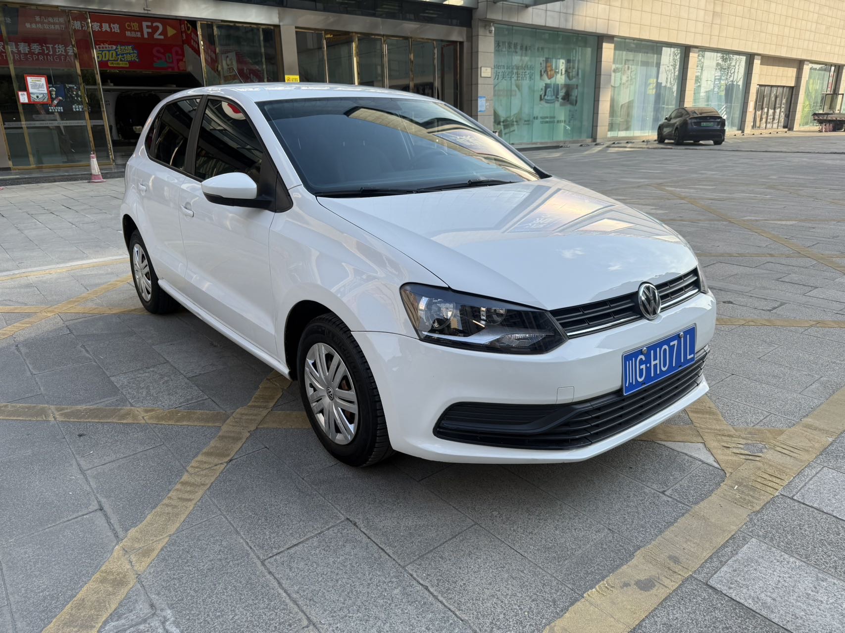 Volkswagen Polo 2015 car image #4