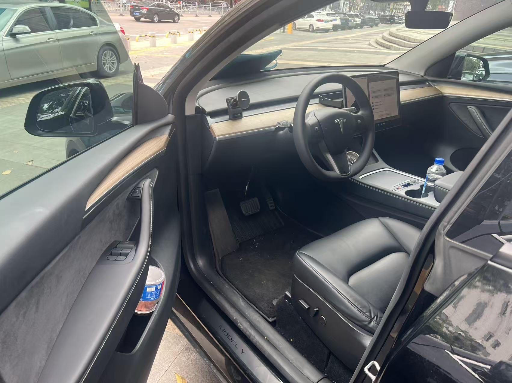 Tesla Model Y 2022 car image #4