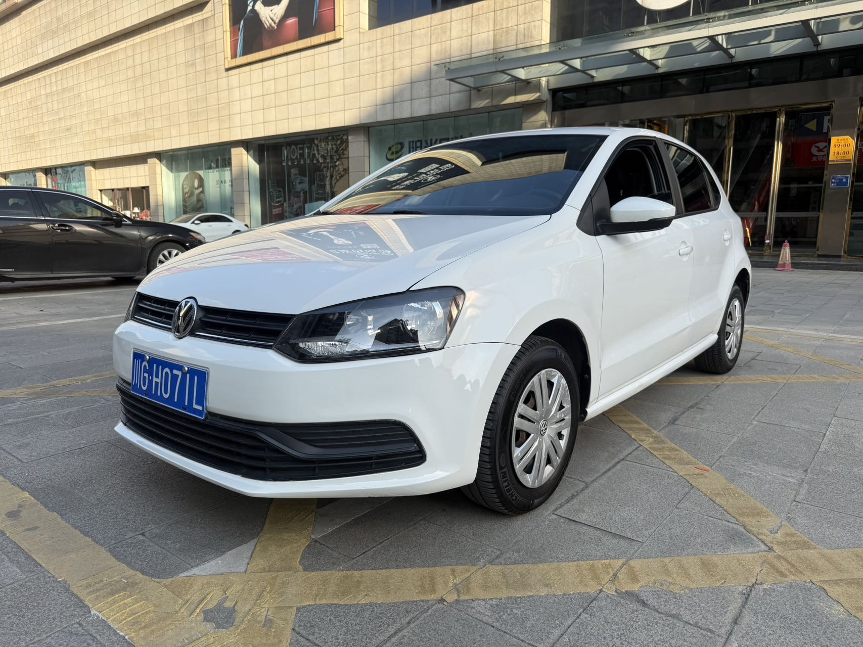 Volkswagen Polo 2015 car image #2