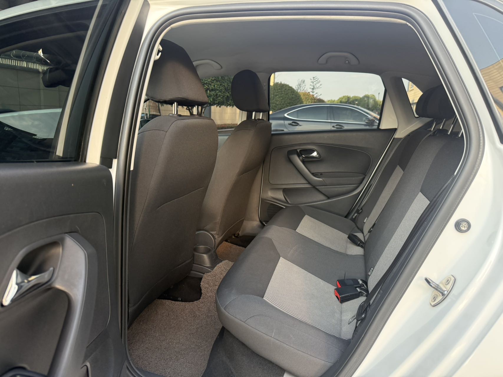 Volkswagen Polo 2015 car image #8