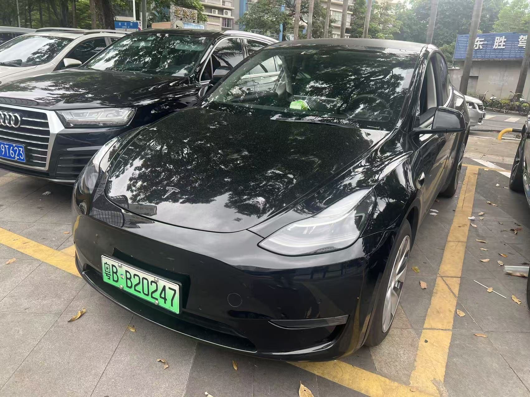 Tesla Model Y 2022 car image #2