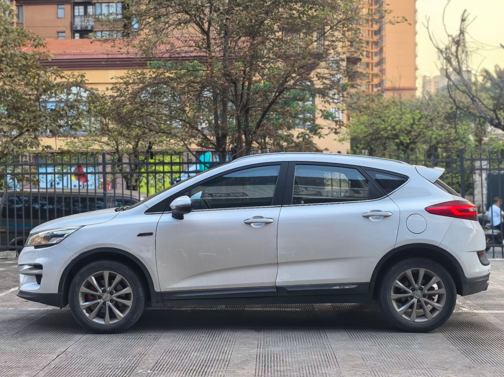 GEELY Emgrand GS 2018 car image #4