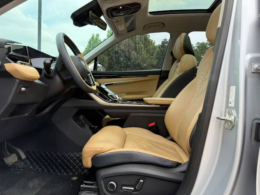 GEELY Boyue L 2022 car image #8