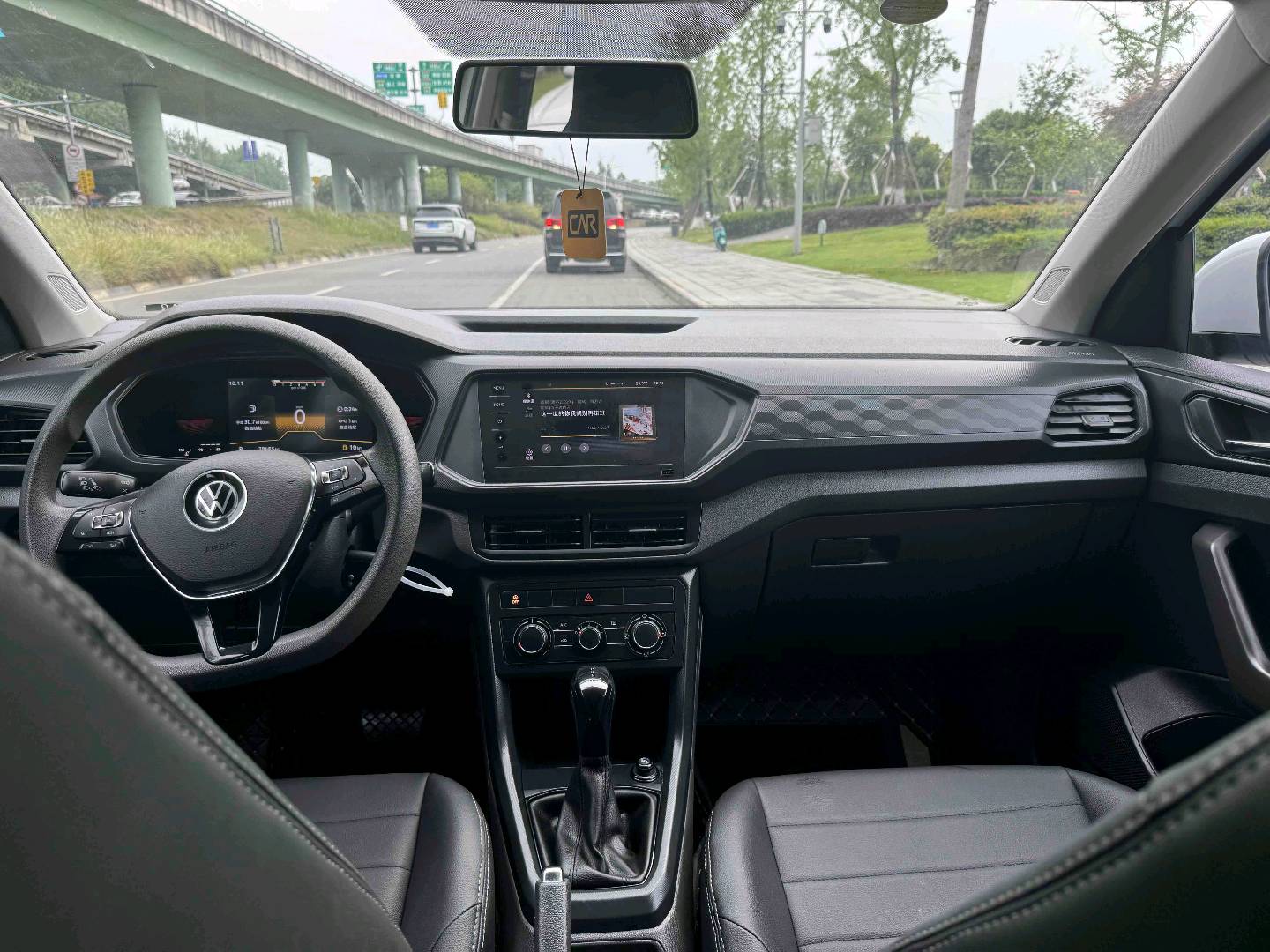 Volkswagen T-Cross 2023 #8 Volkswagen T-Cross 2023 car image #8
