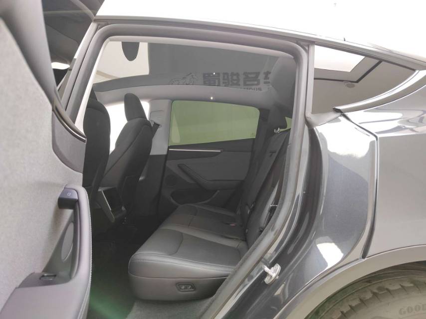 Tesla Model Y 2025 #5 Tesla Model Y 2025 car image #5