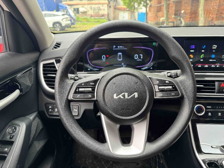Kia Seltos 2025 car image #8