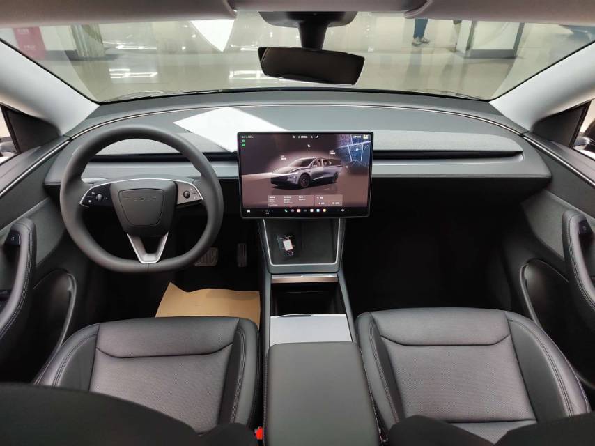 Tesla Model Y 2025 #6 Tesla Model Y 2025 car image #6