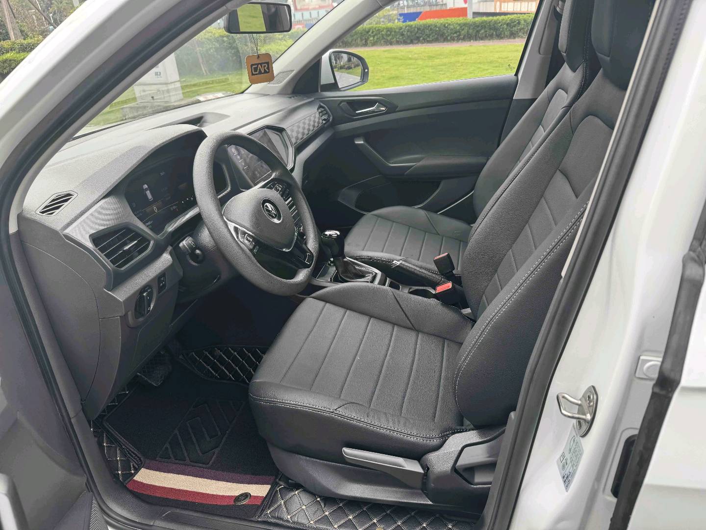 Volkswagen T-Cross 2023 #6 Volkswagen T-Cross 2023 car image #6