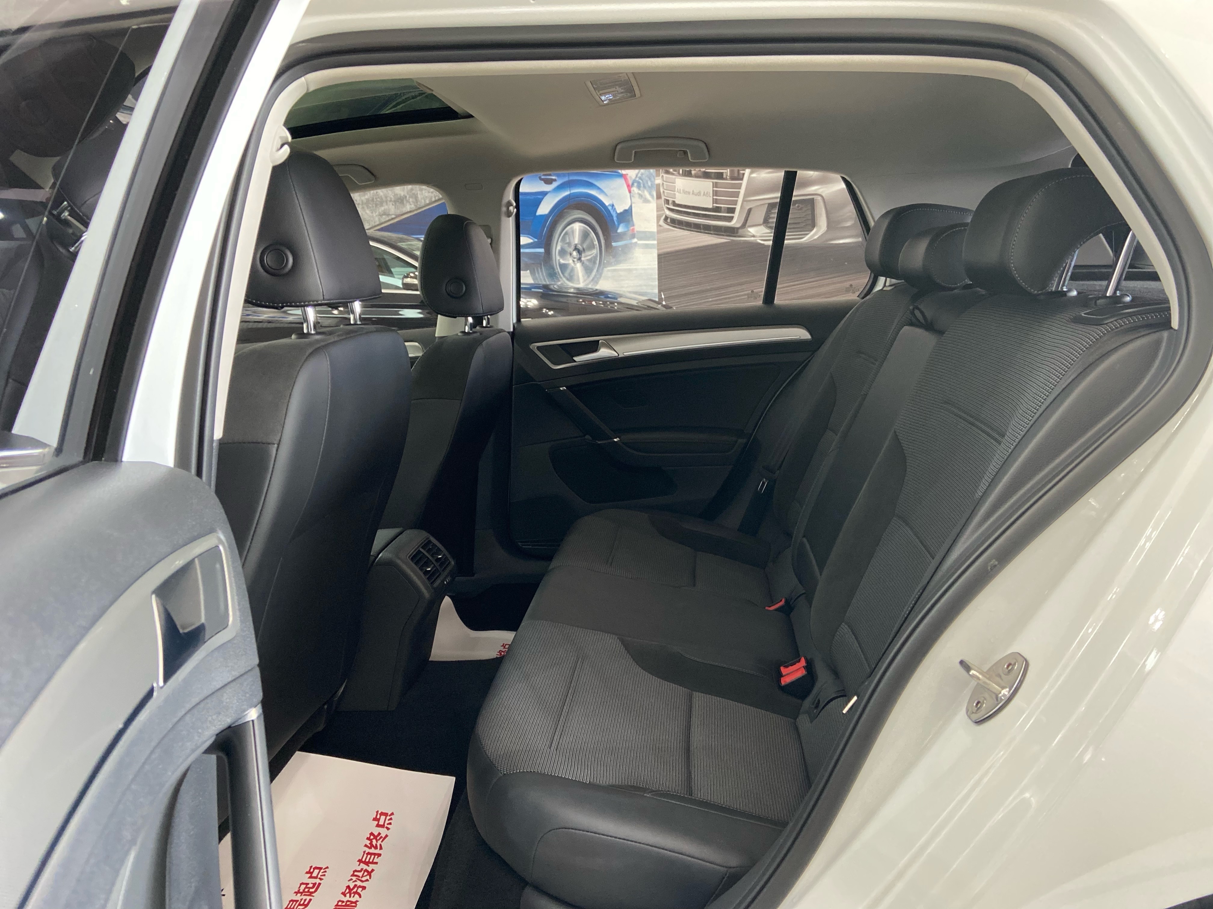 Volkswagen Golf 2019 car image #9