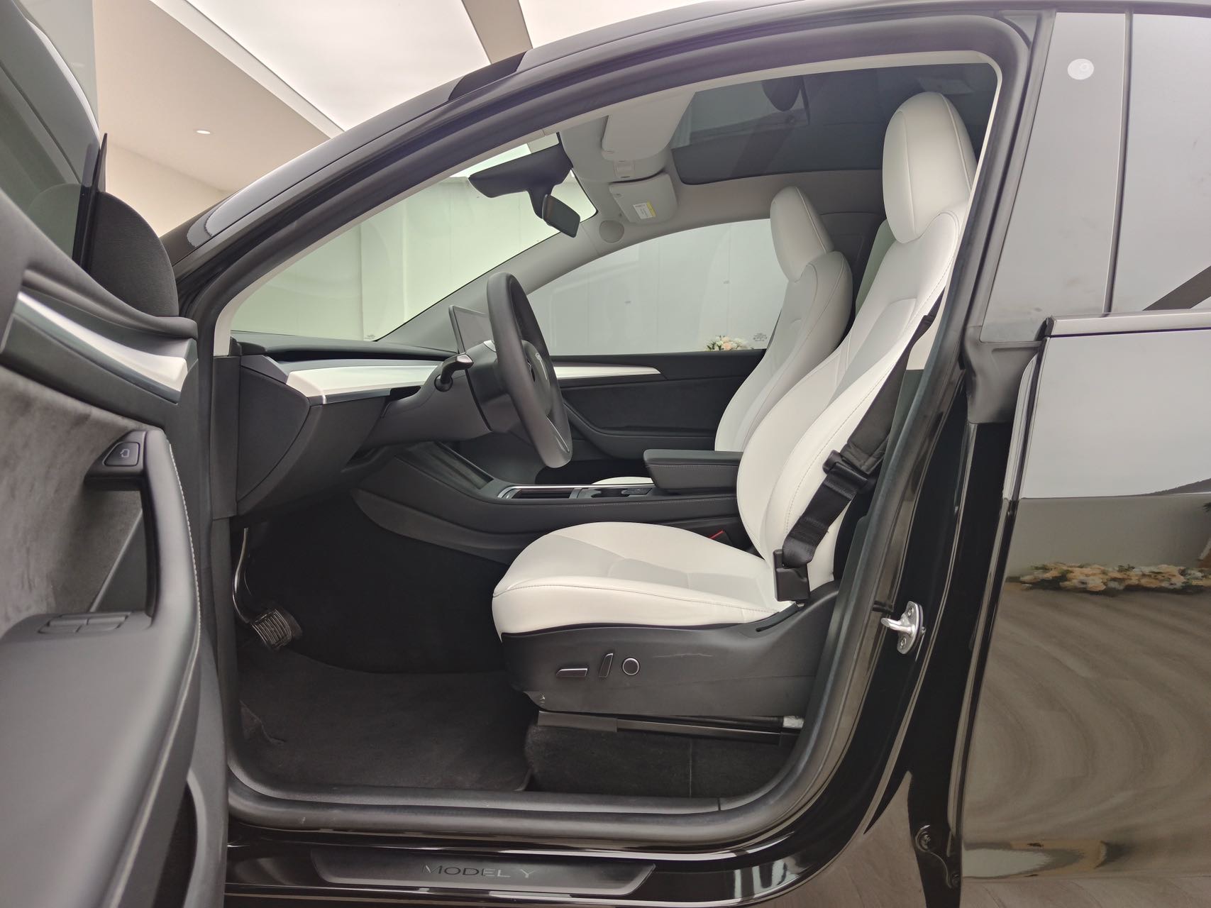 Tesla Model Y 2023 #6 Tesla Model Y 2023 car image #6