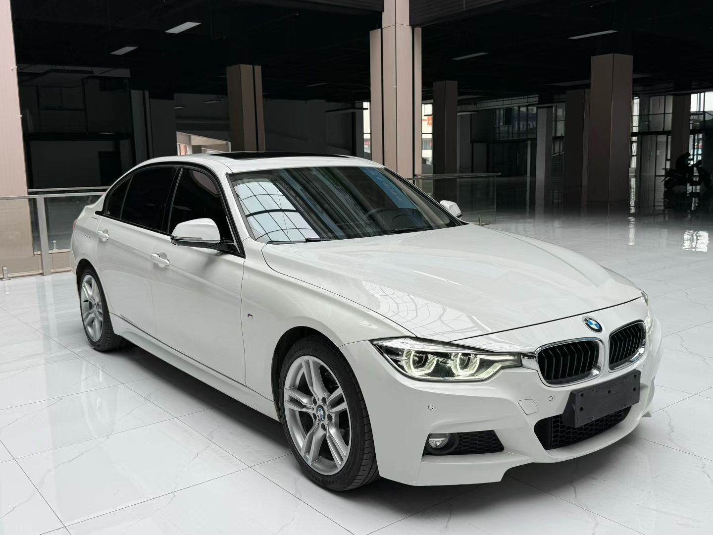 BMW 3 Series 2019 #3 BMW 3 Series 2019 car image #3