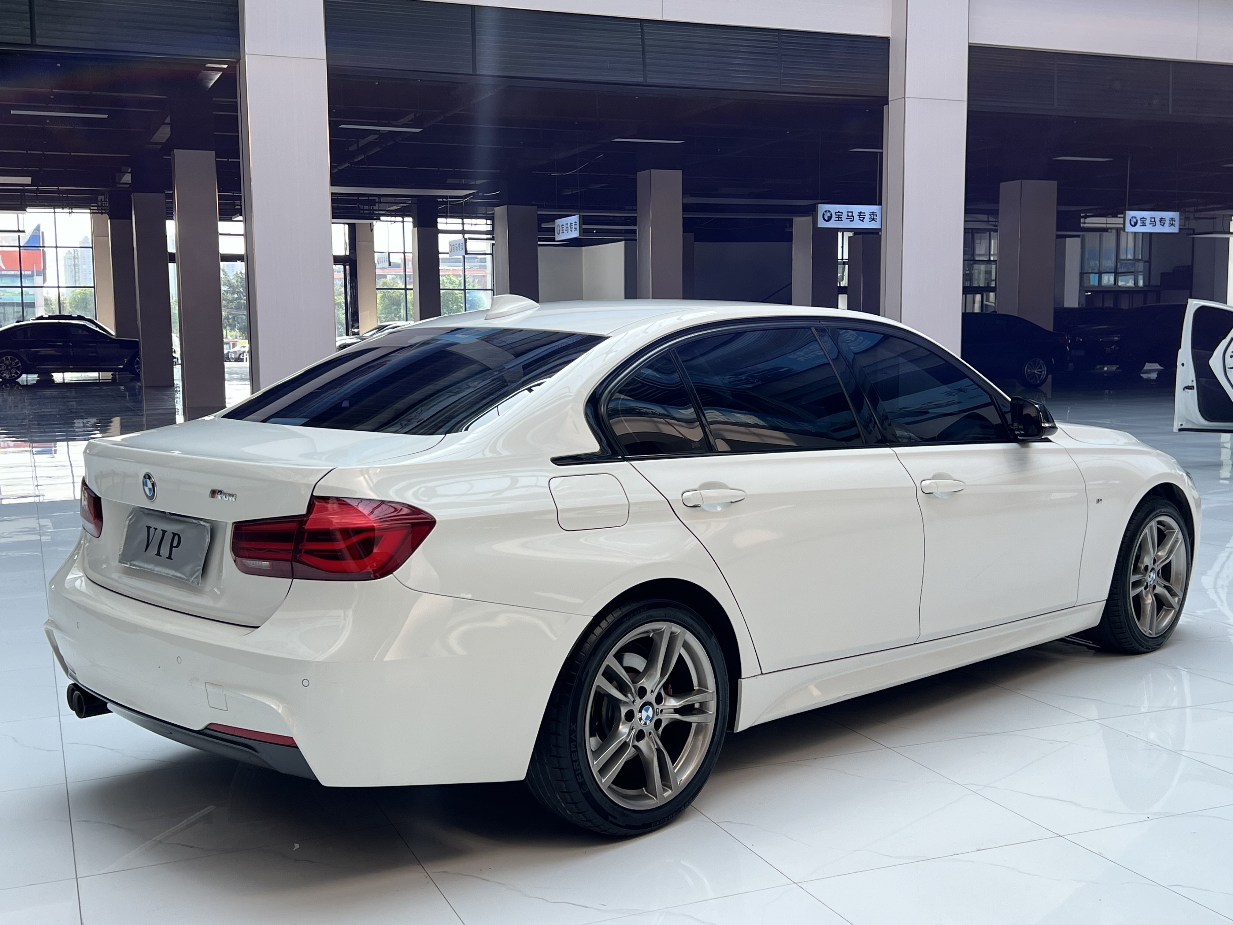 BMW 3 Series 2019 #9 BMW 3 Series 2019 car image #9