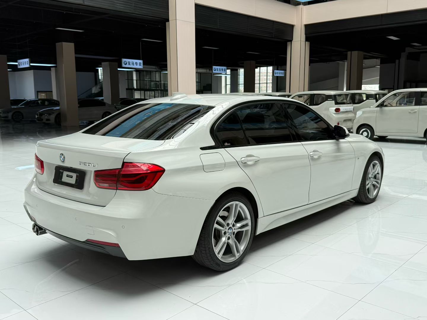 BMW 3 Series 2019 #9 BMW 3 Series 2019 car image #9