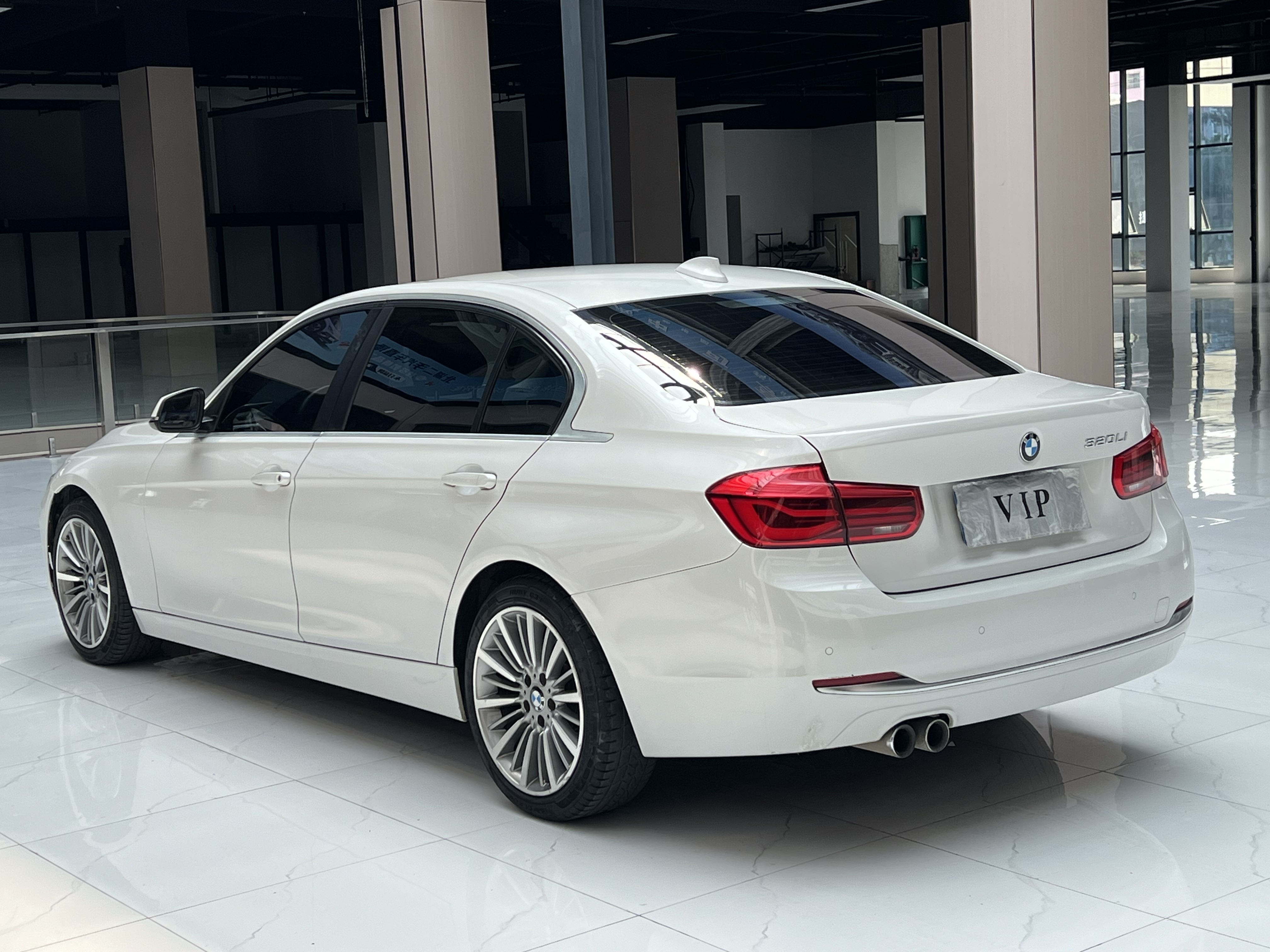 BMW 3 Series 2019 car image #9